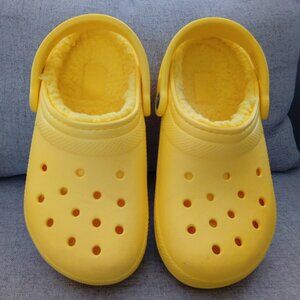 Crocs With Liner Yellow Women's size 6 Mens size 4